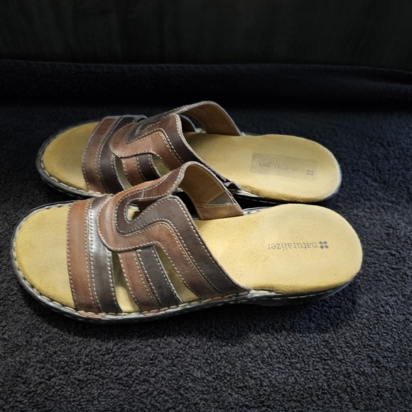 *Naturalizer Sandals* - Picture 3 of 12